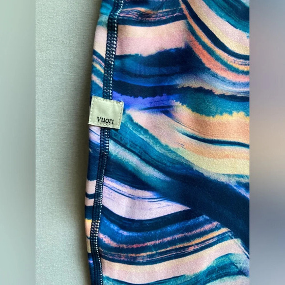 Vuori high waisted multi colour leggings  Sz 27" (M/L) - Picture 5 of 9